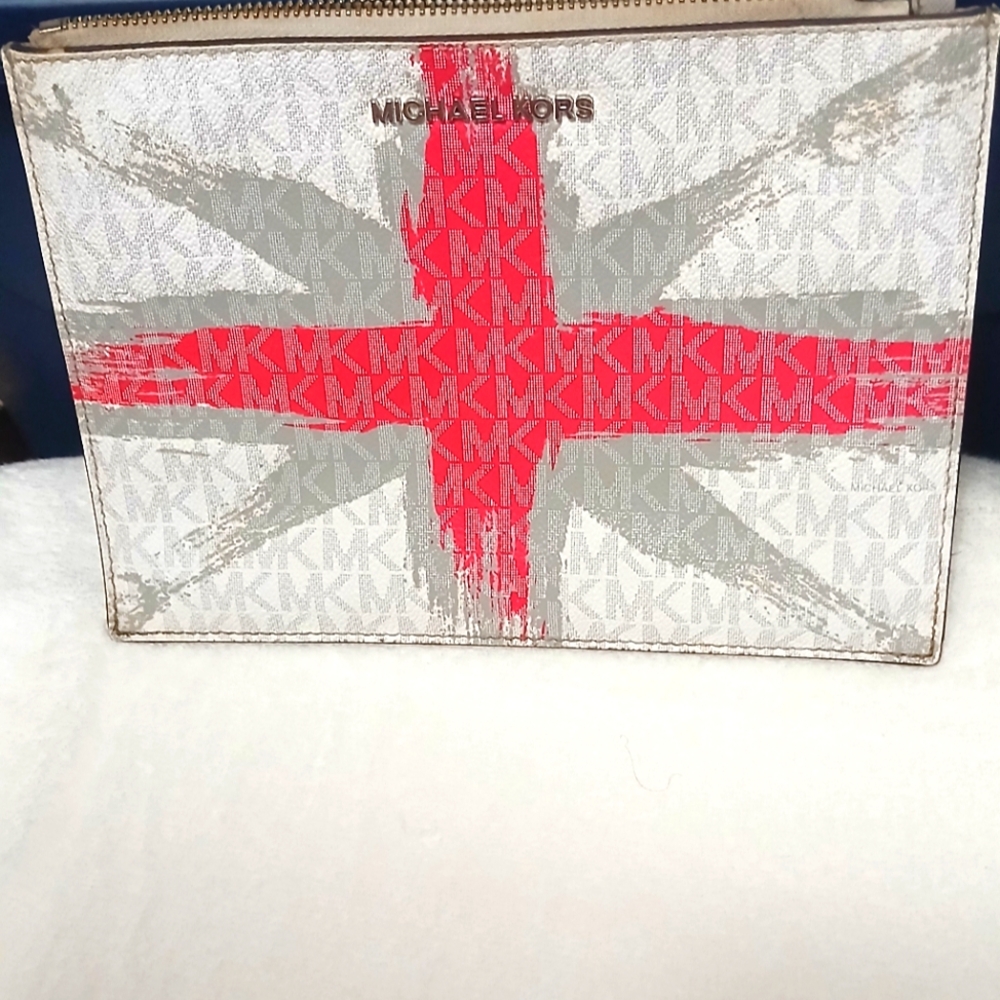 Michael Kors Large Wristlet. (Rehab bag)